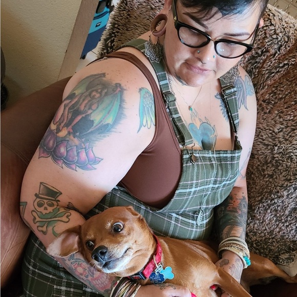 Meet your Posher, Alecia - Picture 2 of 3